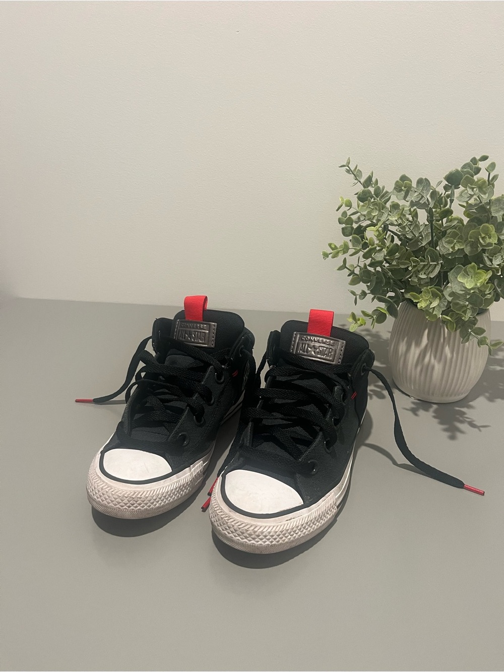 Converse Black Canvas Kids High-Top Sneakers with Red Accents Size 3.5